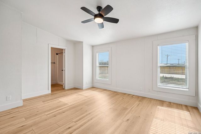 101 Natchez, Poth, TX 78147