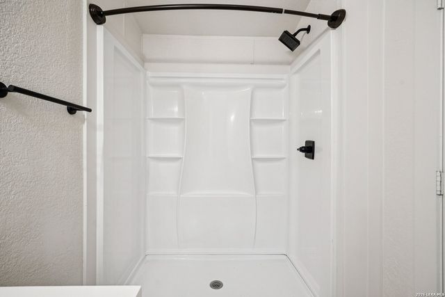 101 Natchez, Poth, TX 78147