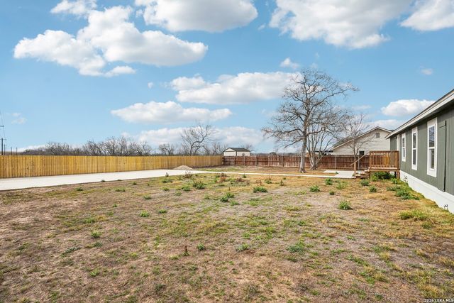 101 Natchez, Poth, TX 78147