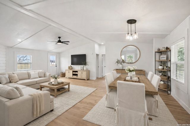 101 Natchez, Poth, TX 78147