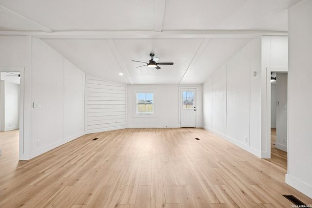 101 Natchez, Poth, TX 78147