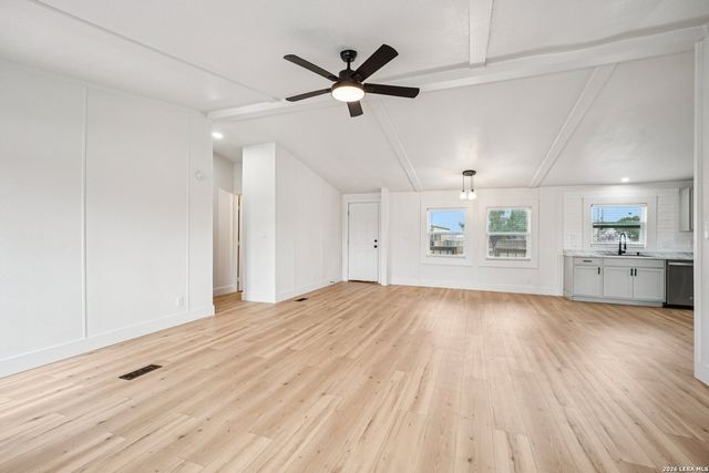 101 Natchez, Poth, TX 78147