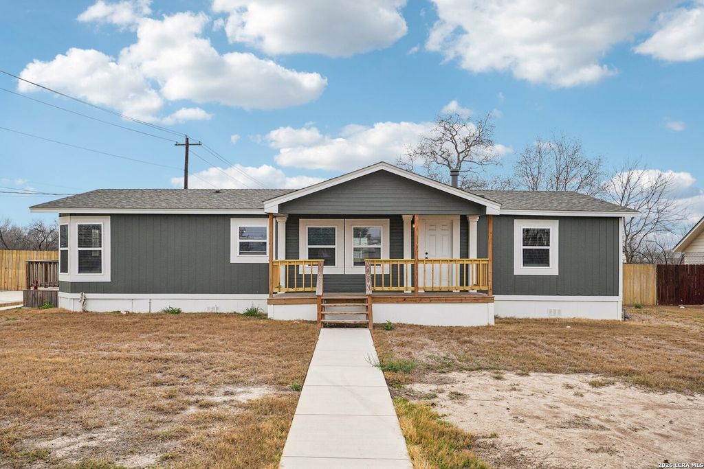 101 Natchez, Poth, TX 78147