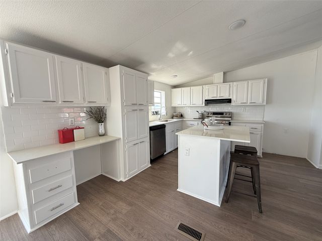 835 Private Road 4732, Rhome, TX 76078