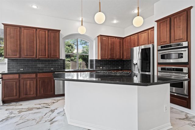 18 Degas Park, The Woodlands, TX 77382