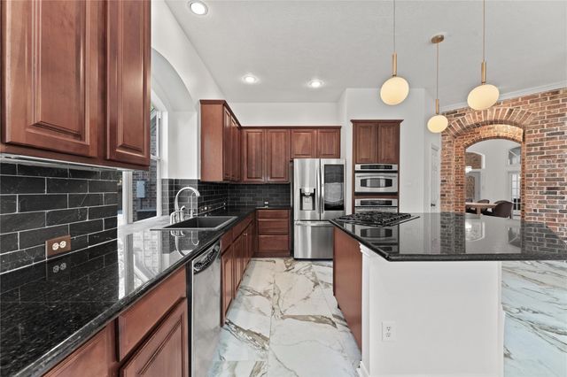 18 Degas Park, The Woodlands, TX 77382