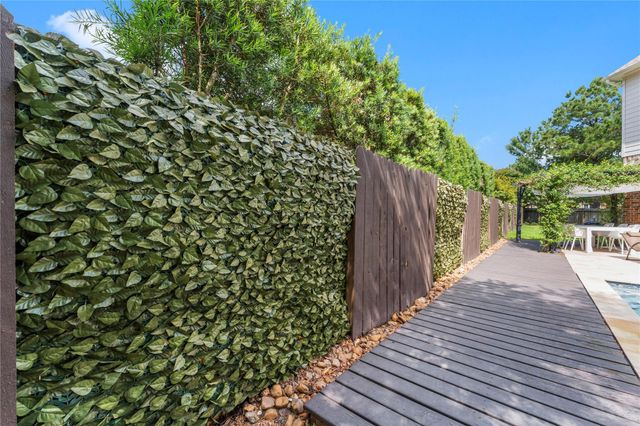 18 Degas Park, The Woodlands, TX 77382