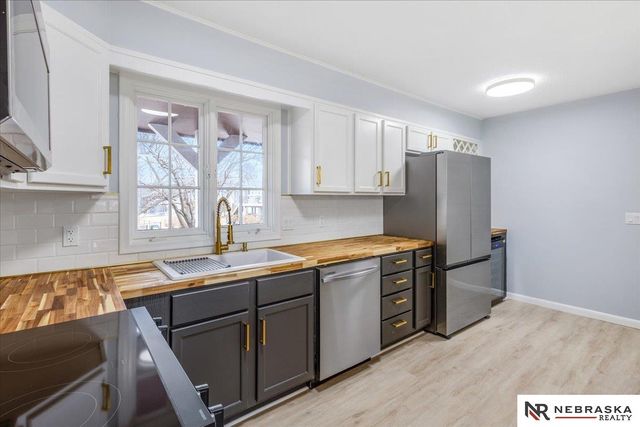 2024 S 165th Street, Omaha, NE 68130