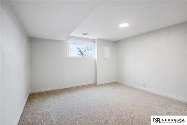 2024 S 165th Street, Omaha, NE 68130