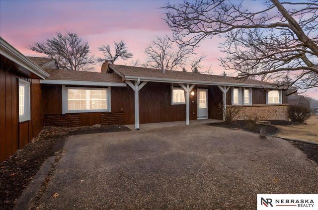 2024 S 165th Street, Omaha, NE 68130