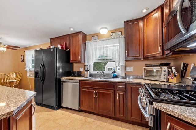 13 Asbury Street, Salem, NH 03079