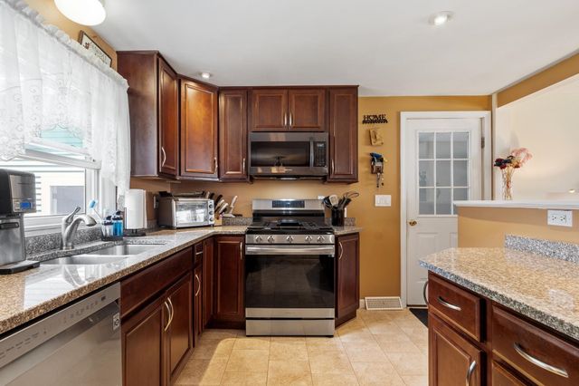 13 Asbury Street, Salem, NH 03079