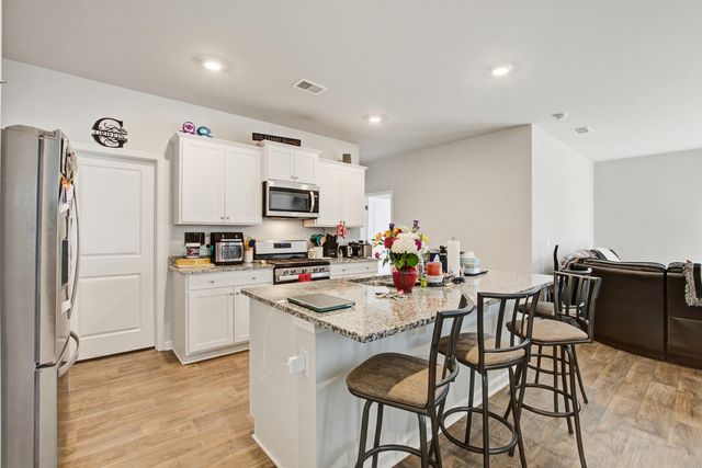 128 Holly Leaf Lane, Summerville, SC 29486