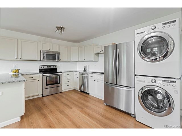 9537 Grandview Ave, Arvada, CO 80002