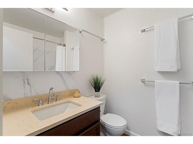 9537 Grandview Ave, Arvada, CO 80002