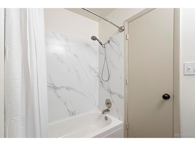 9537 Grandview Ave, Arvada, CO 80002