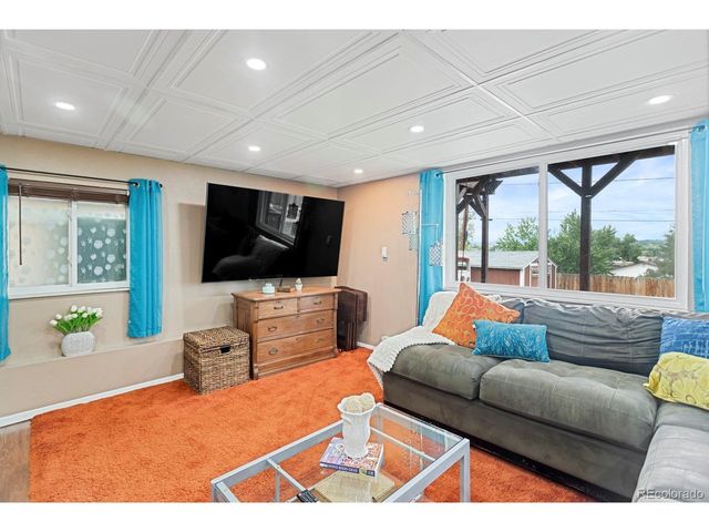 9537 Grandview Ave, Arvada, CO 80002