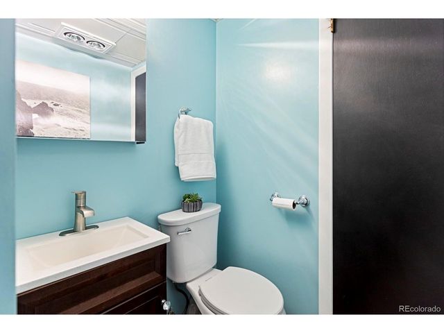 9537 Grandview Ave, Arvada, CO 80002