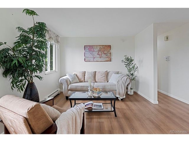 9537 Grandview Ave, Arvada, CO 80002