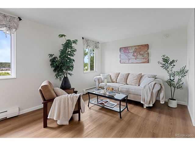 9537 Grandview Ave, Arvada, CO 80002
