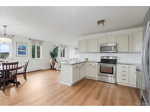9537 Grandview Ave, Arvada, CO 80002