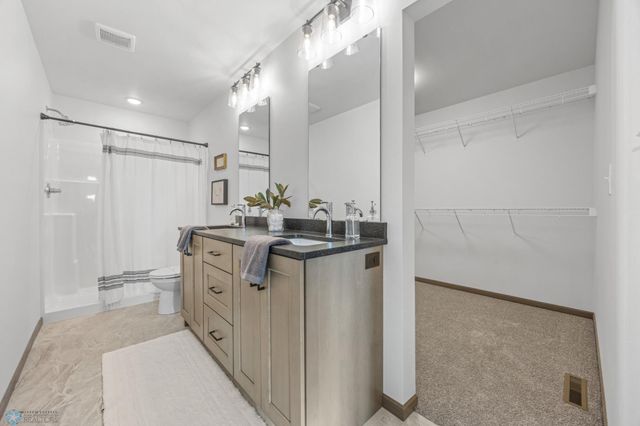 1039 61st Avenue W, West Fargo, ND 58078