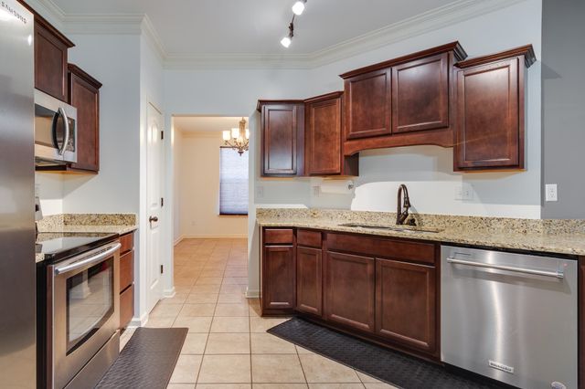 40 GREEN HILLS DR, Oakland, TN 38060