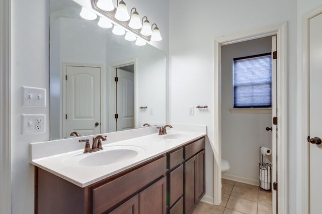 40 GREEN HILLS DR, Oakland, TN 38060