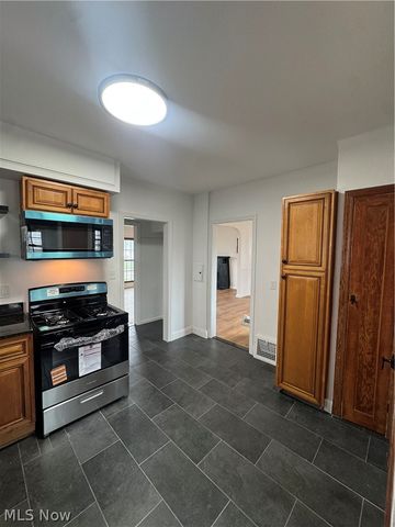 10900 Vernon Avenue, Garfield Heights, OH 44125