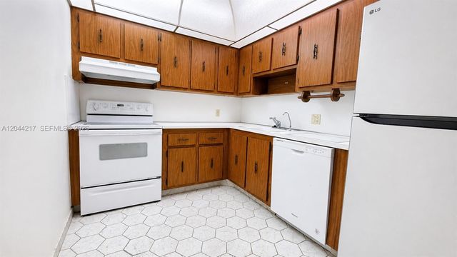 20301 W Country Club Drive 1826, Aventura, FL 33180
