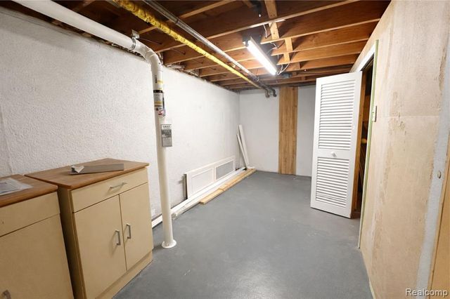 19585 Mariner Court, Northville, MI 48167