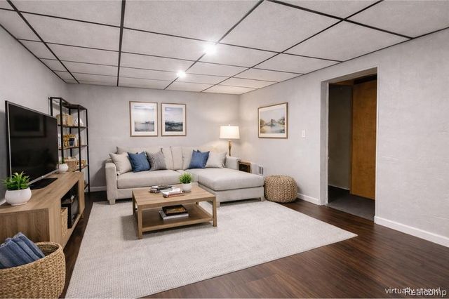 19585 Mariner Court, Northville, MI 48167