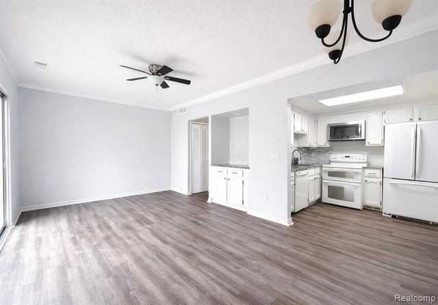 19585 Mariner Court, Northville, MI 48167