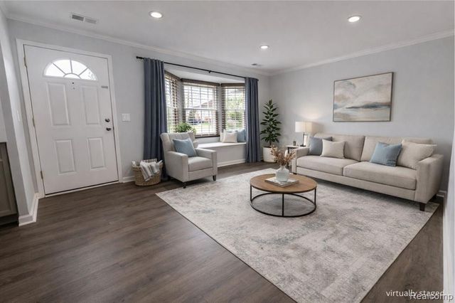 19585 Mariner Court, Northville, MI 48167