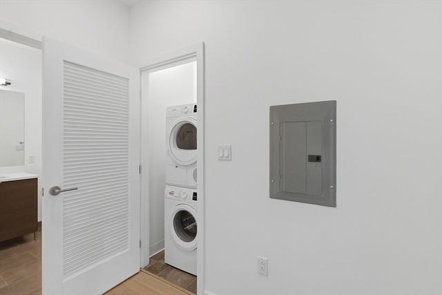 65 Lewis St PH12, Boston, MA 02128