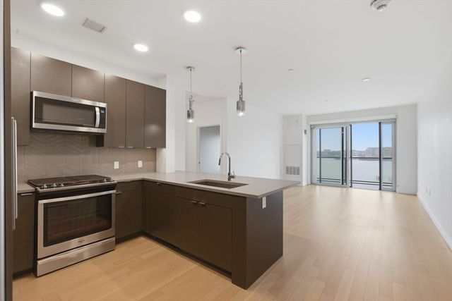 65 Lewis St PH12, Boston, MA 02128