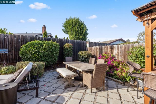 486 Viking Dr, Pleasant Hill, CA 94523
