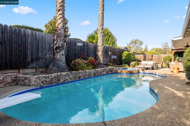 486 Viking Dr, Pleasant Hill, CA 94523