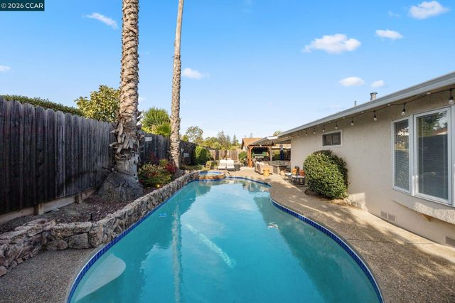 486 Viking Dr, Pleasant Hill, CA 94523