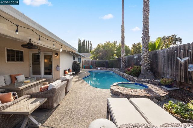 486 Viking Dr, Pleasant Hill, CA 94523