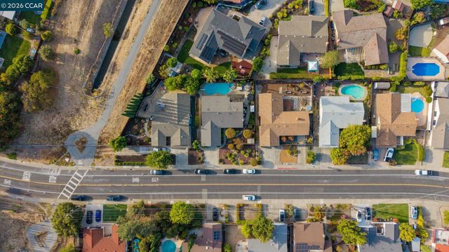 486 Viking Dr, Pleasant Hill, CA 94523