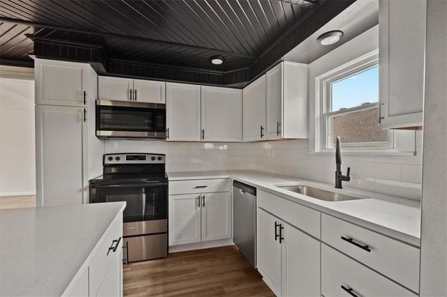 613 E Lexington Avenue, Independence, MO 64050