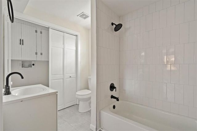 613 E Lexington Avenue, Independence, MO 64050