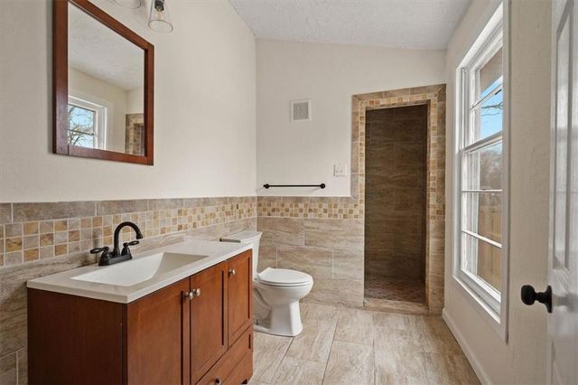 613 E Lexington Avenue, Independence, MO 64050