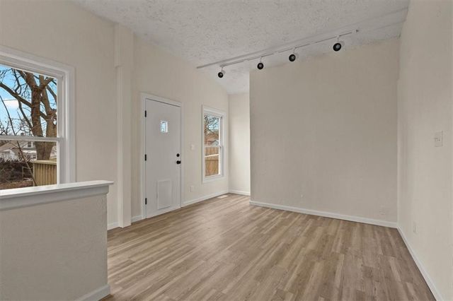 613 E Lexington Avenue, Independence, MO 64050