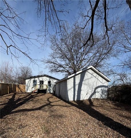 613 E Lexington Avenue, Independence, MO 64050