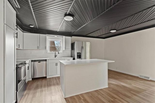 613 E Lexington Avenue, Independence, MO 64050