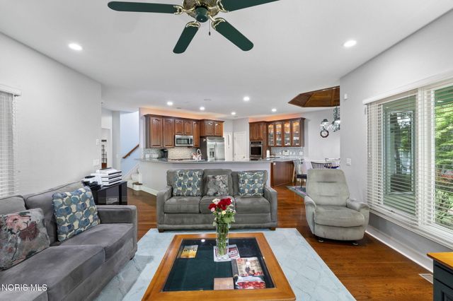 26 Tremore Way, Holland, OH 43528