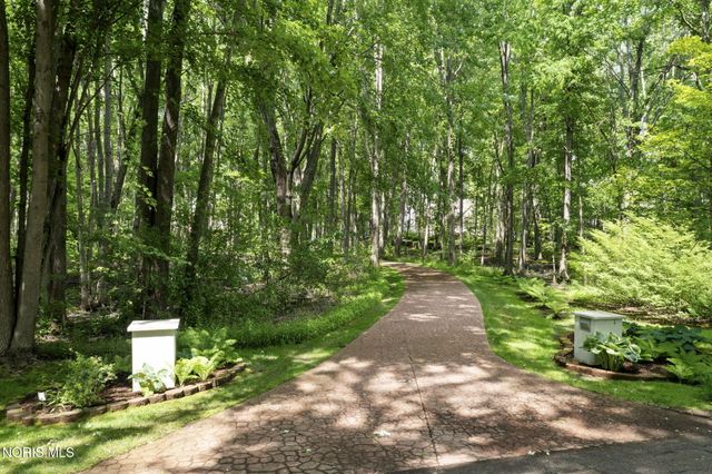26 Tremore Way, Holland, OH 43528