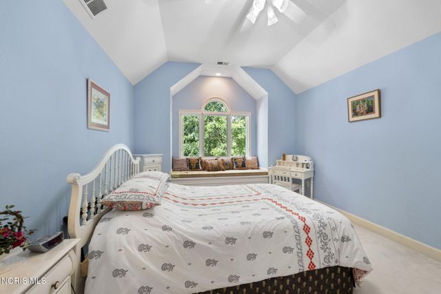 26 Tremore Way, Holland, OH 43528